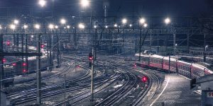 Zona ferroviaria de noche